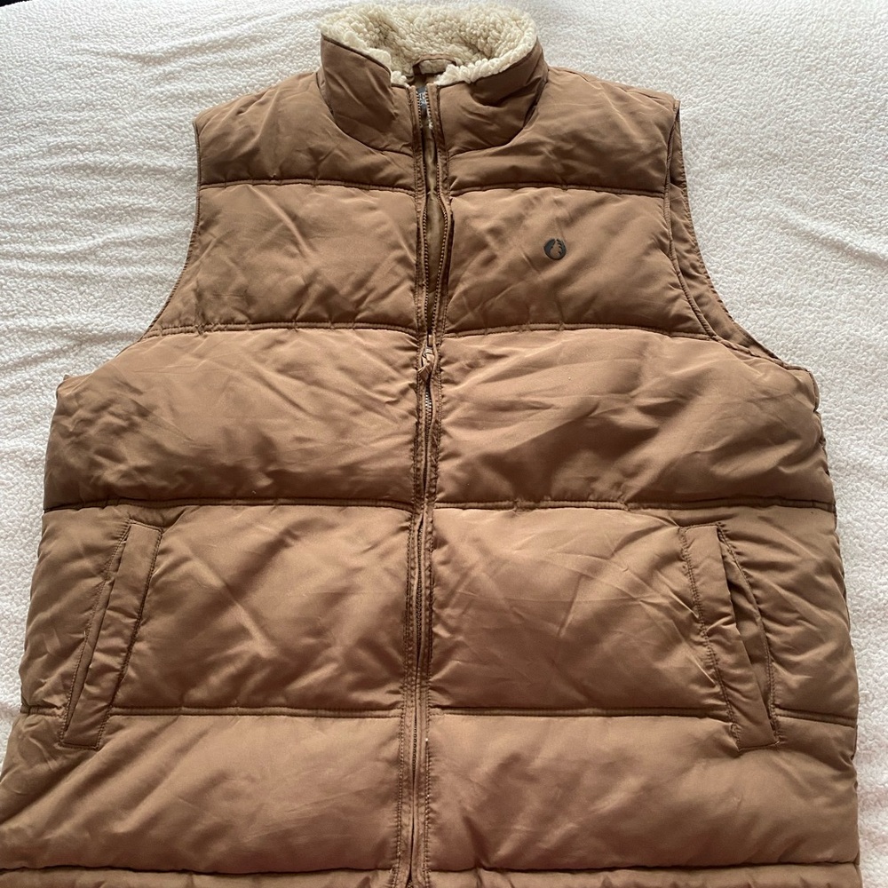 Men’s The American Outdoorsman Sherpa Lined Puffer Vest Size XL Brown